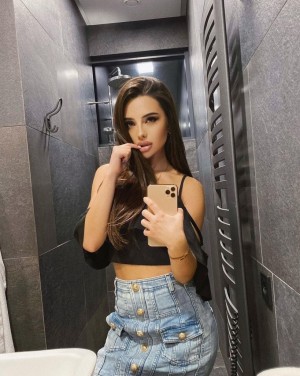 Dubai Escorts - Ashia Pakistan Dubai Escort