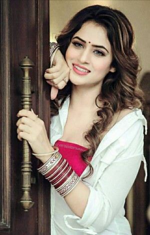 Dubai Escorts - Leeza Pakistani Dubai Escort