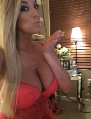 Paris Escorts - Nina Française Paris Escort